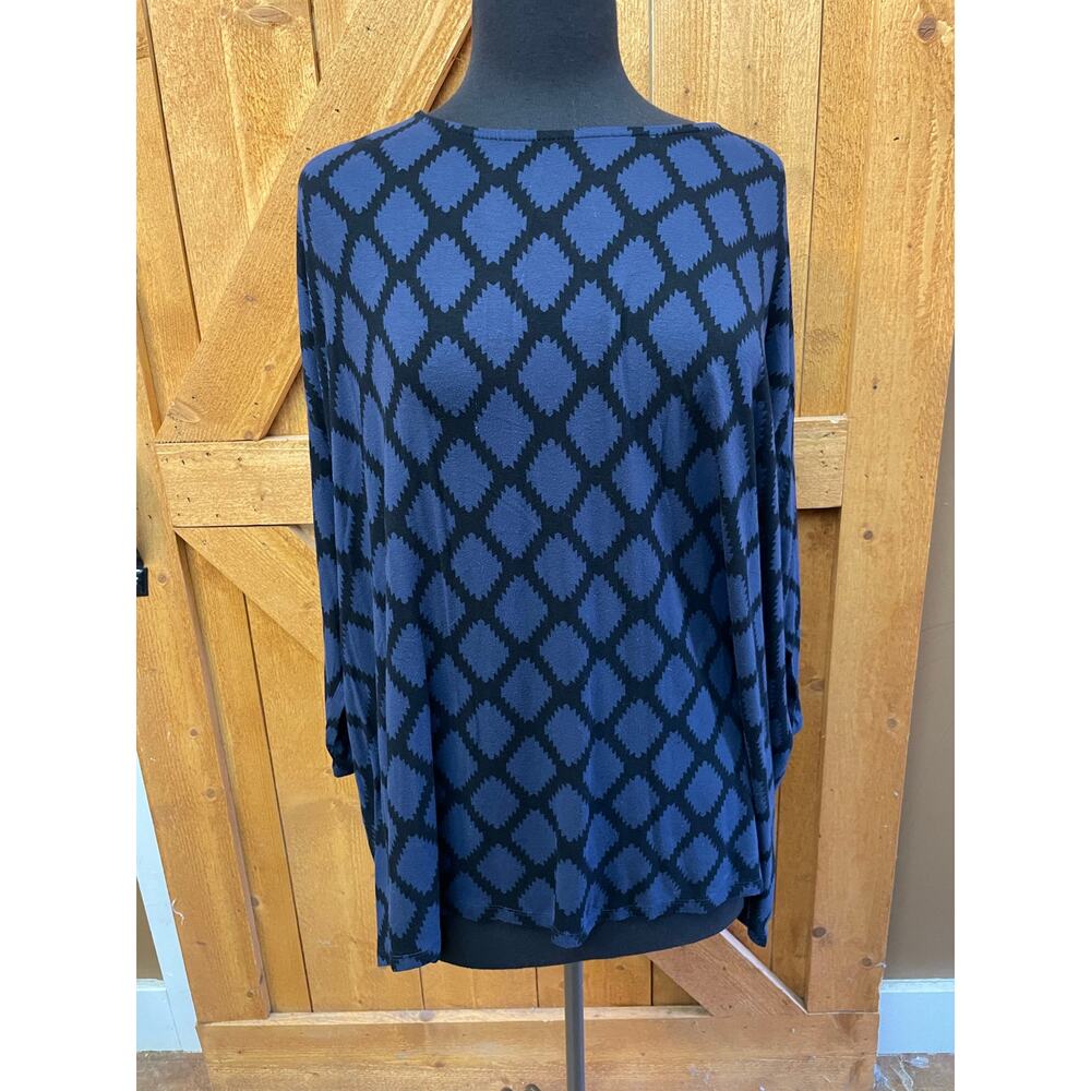 Women's Small Oversized Flowy Top Blue Black Print GUC Stretchy Comfy